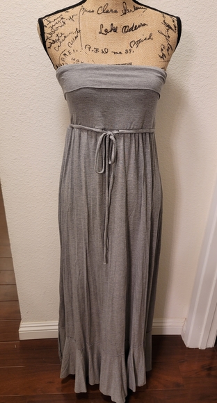Banana Republic Dresses & Skirts - Banana Republic Strapless Maxi Dress